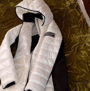 NWT. WOMEN'S CLAVIN KLINE COAT. WHITE AND BLACK, SIZE SMALL